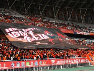 中超揭幕战有观众吗？2025赛季首秀火爆开场，球迷重回看台燃爆全场