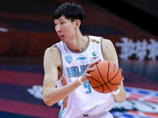 王哲林身高与周琦真实身高，中国男篮双塔的身高谜题与赛场真相