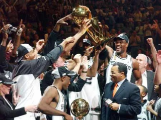 2003年NBA总冠军，圣安东尼奥马刺的荣耀之路