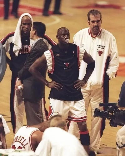 穿越时光的赛场，重温98年NBA录像中的经典瞬间
