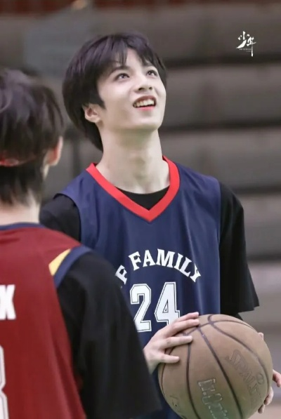 刘耀文最喜欢的NBA球员，偶像的力量与篮球的热爱